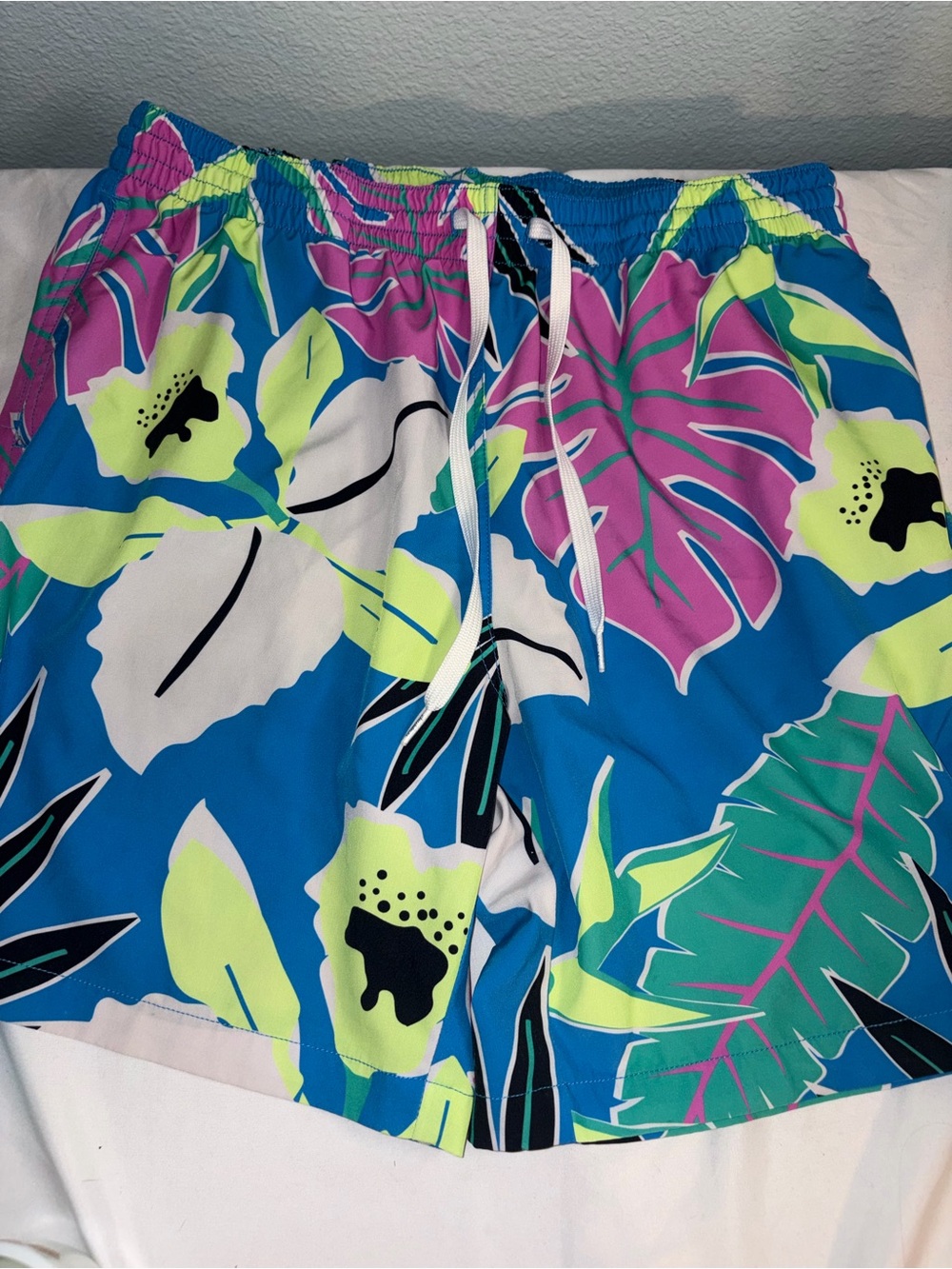 chubbies Blue Label with Gray Liner Swim Trunks Hawaiian print